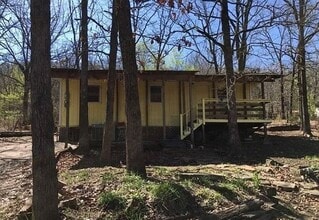 Building Photo - 2 BEDROOM 1 BATH House