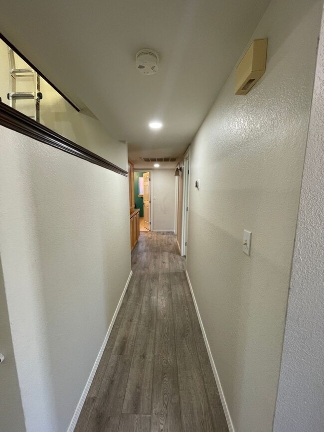 Building Photo - 3 Bedroom / 2 Bathroom for Rent $2,500