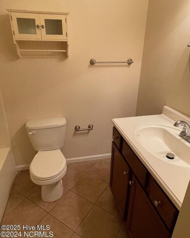 Building Photo - 904 Persimmon Pl