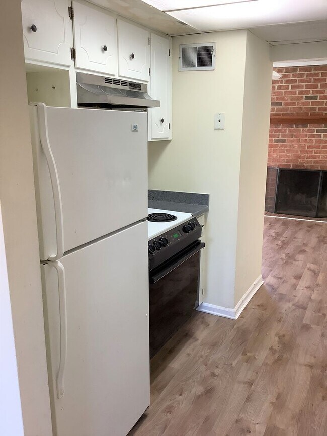 Building Photo - SLEEPY CREEK DR - 270/272