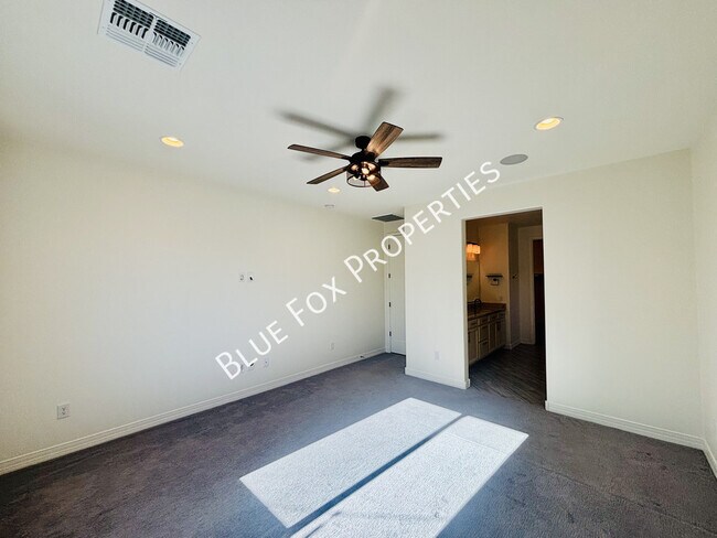 Building Photo - 8038 N Purple Aster Pl