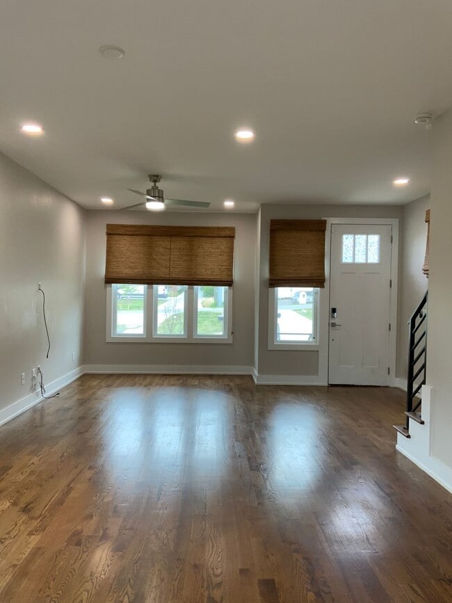 Building Photo - charming 3 bedroom, 3 bathroom home locate...