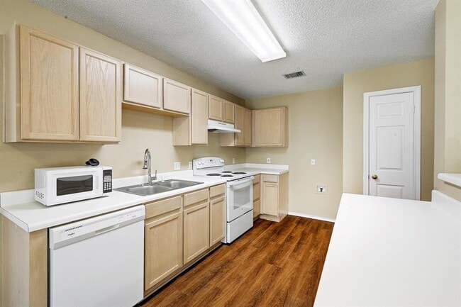 Building Photo - 2112 Coats Cir