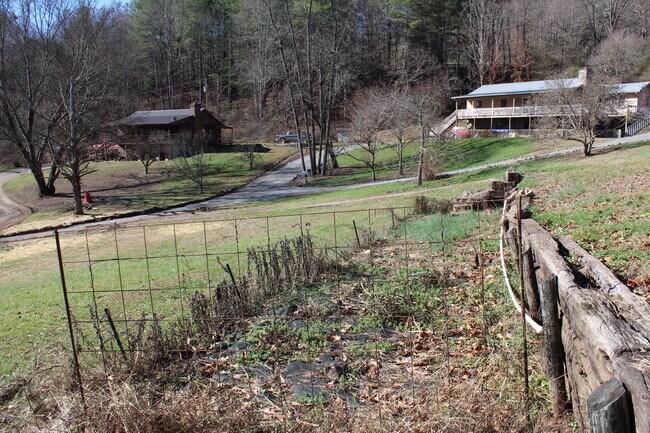 Building Photo - 28 Brown Hollow Ln