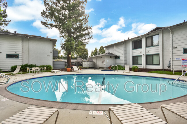 Building Photo - 4564 Waterville Dr