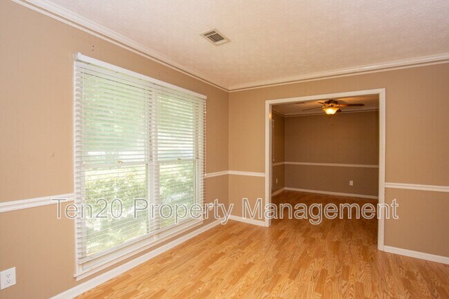 Building Photo - 1430 Lokey Dr