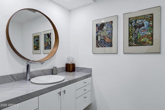 Building Photo - 7137 E Rancho Vista Dr