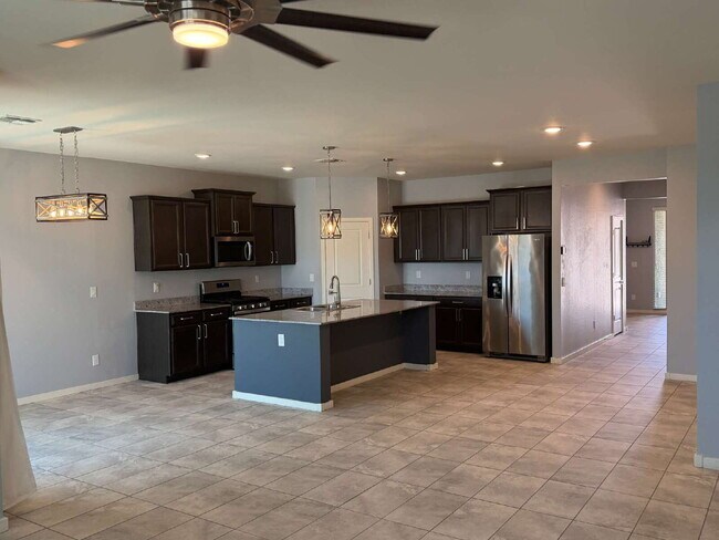 Building Photo - 7214 E Gamebird Way