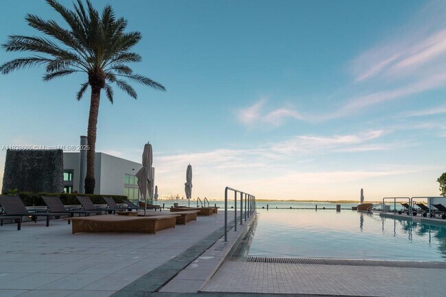 Building Photo - 1331 Brickell Bay Dr