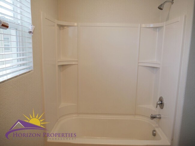 Building Photo - Modern Two-Story 4 Bed 2.5 Bath 1,807 sqft...