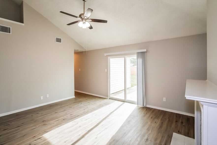 Building Photo - 605 Cox St