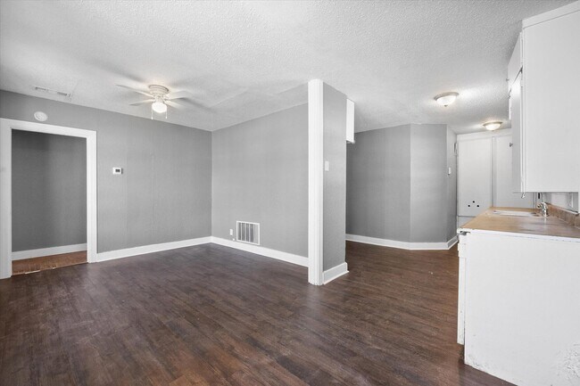 Building Photo - 2402 Avenue U