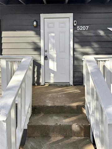 Building Photo - 5207 Spruce St