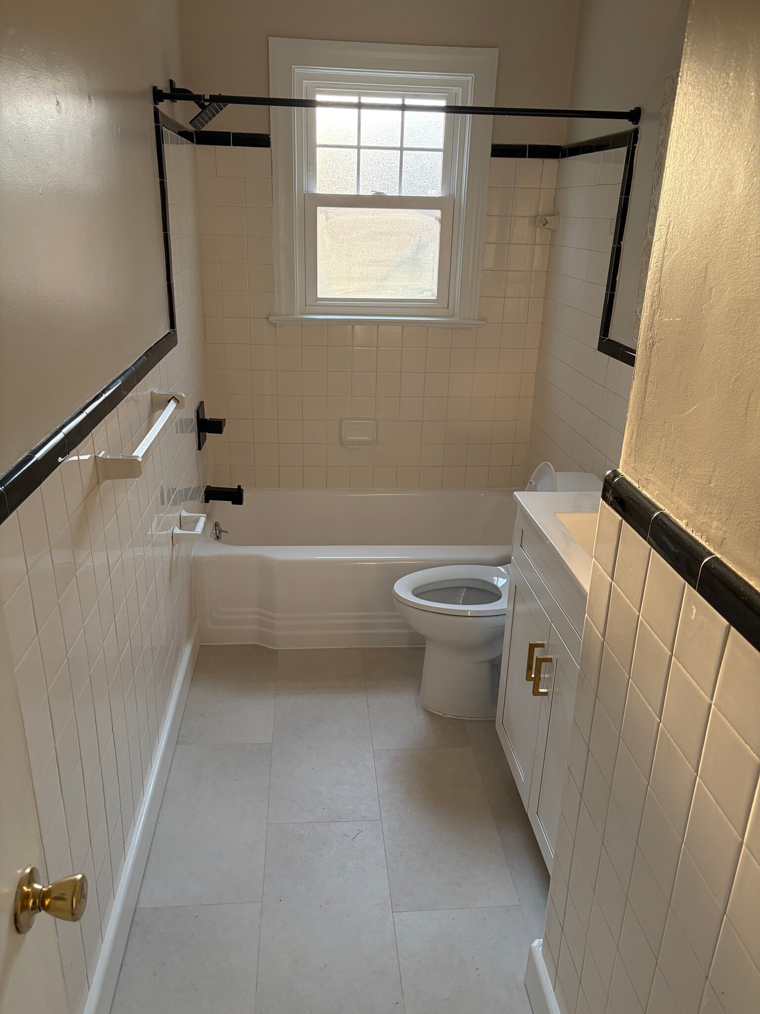 Building Photo - 536 Cavalier Dr