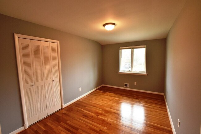 Building Photo - Awesome 4BR, 3BA Close In Bethesda Home With 2 Car Garage!!!