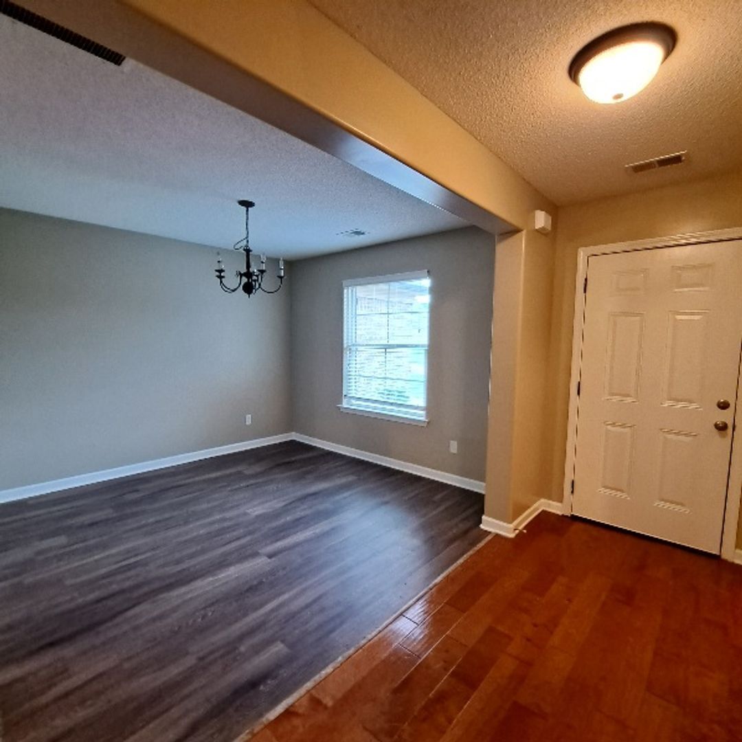 Building Photo - 407 Springer Cv