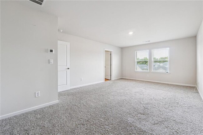 Building Photo - 446 Ravine Dr