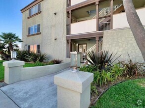 Building Photo - 1 Bedroom Condo Steps from the Beach