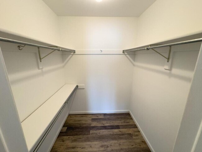 Building Photo - 4549 1/2 Hedgerow Dr