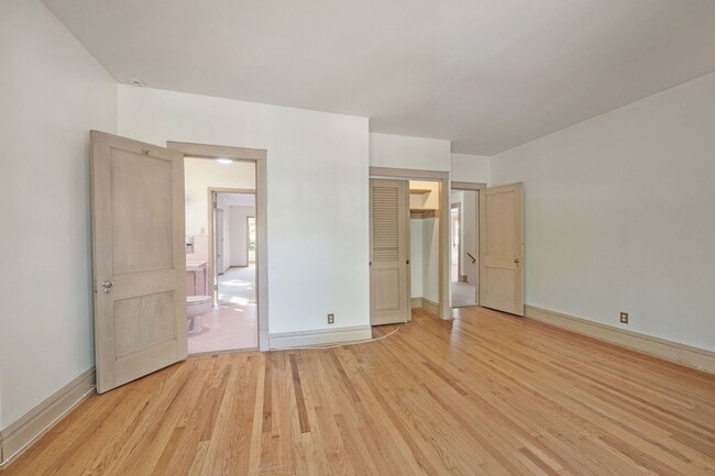 Building Photo - 1005 Ashland Ave