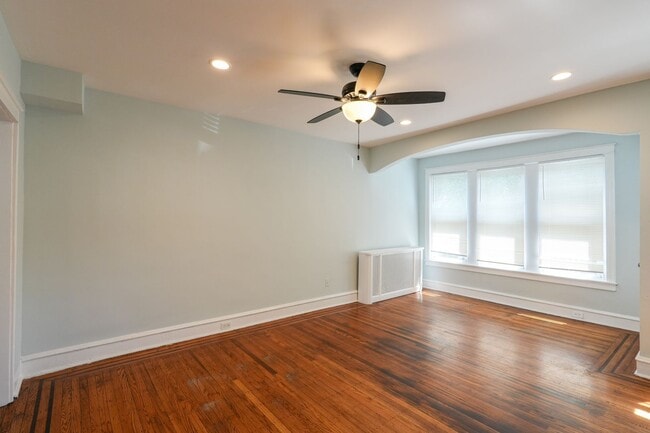 Building Photo - Move-In Ready 3BR/1BA South Philly Rowhome with In-Unit Laundry — 2 or 3BR Housing Choice Voucher...