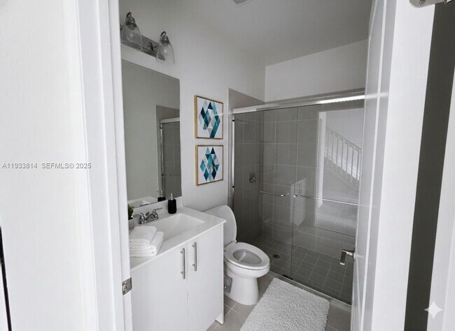 Building Photo - 1082 SE 2nd St