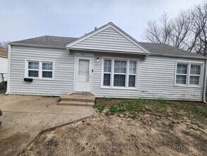 Building Photo - $1,050- 3 bedroom/ 1 bathroom - Single Family Home