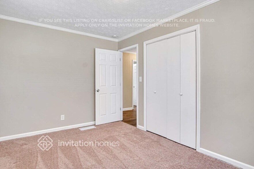 Building Photo - 521 Ivy Ln