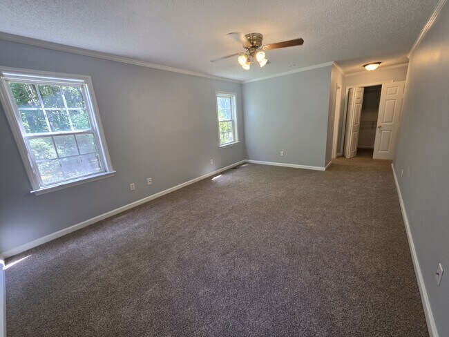 Building Photo - 105 Bloomingfield Pl