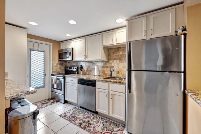 Building Photo - 2350 NE 14th Street Causeway