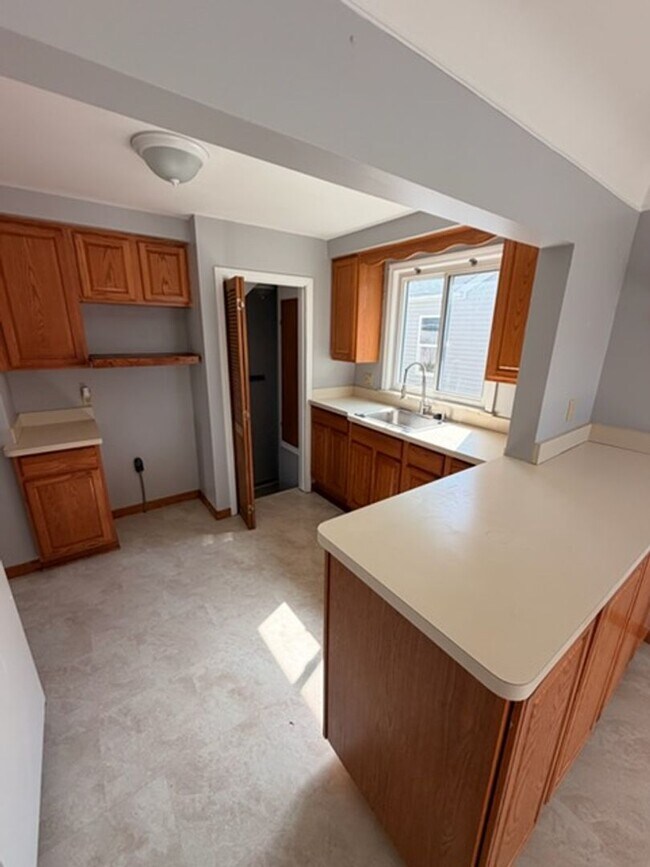 Building Photo - Charming Single-Family Home in Desirable Allen Park Neighborhood