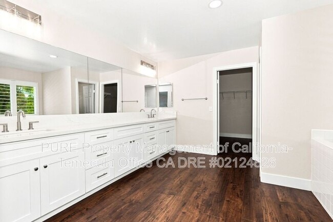 Building Photo - 38429 Clearbrook Dr
