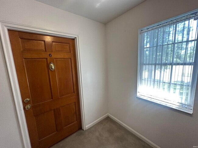 Building Photo - 665 St Mary's Dr