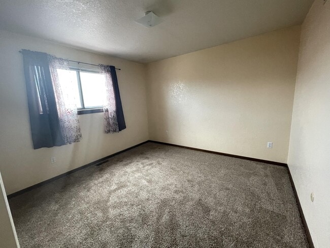 Building Photo - 776 Moccasin Trail