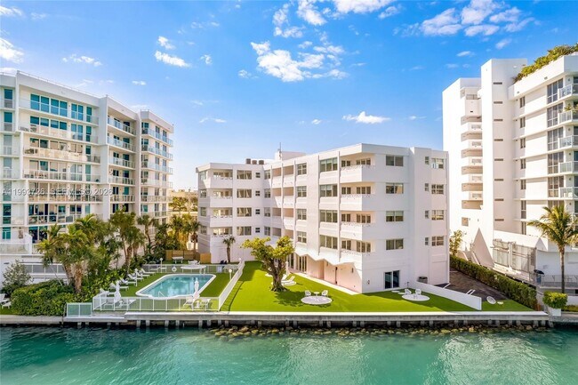 Building Photo - 9881 E Bay Harbor Dr