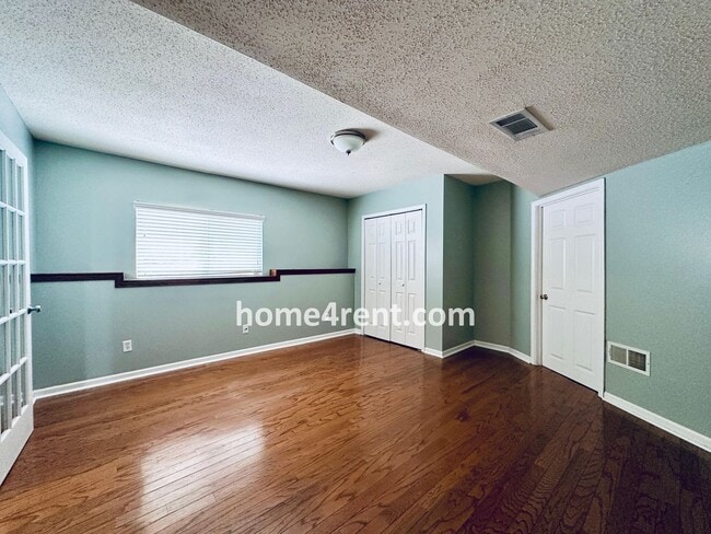 Building Photo - Four Bedroom Olathe Home in a Quiet Neighb...