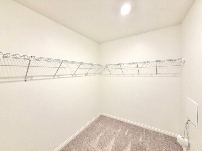 Building Photo - Move-In Ready 3 Bedroom 2.5 Bathroom Home with Loft, SOLAR & Modern Upgrades