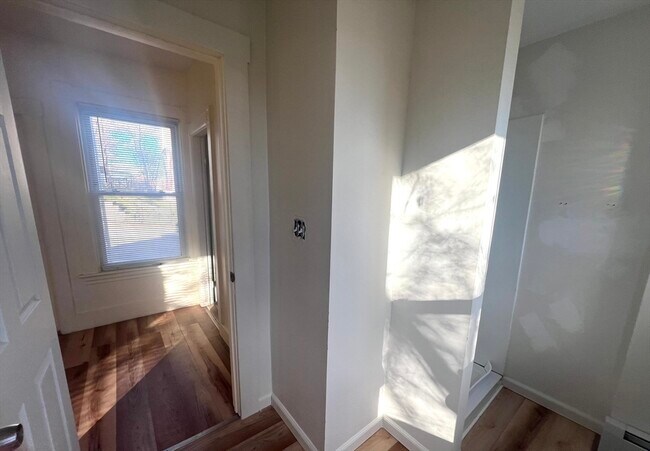 Building Photo - 14 Richmond St