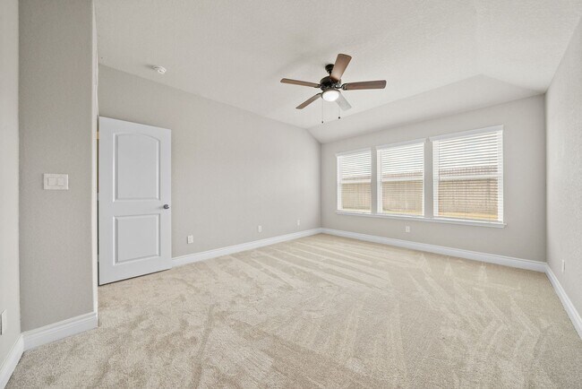 Building Photo - 139 Braeburn