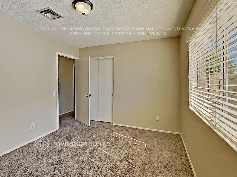 Building Photo - 3226 W Ross Ave