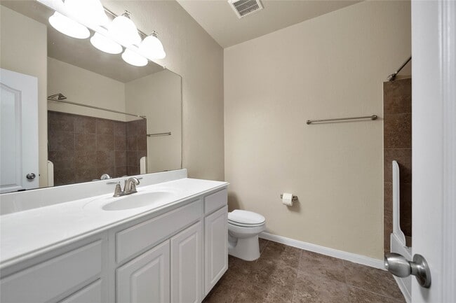 Building Photo - 25208 Forest Ledge Dr