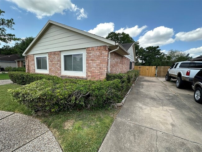 Building Photo - 9306 Bollingbrook Dr