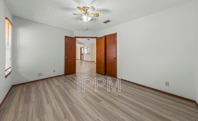 Building Photo - 138 Willow Cir
