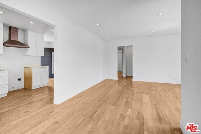 Building Photo - 21431 Moneta Ave