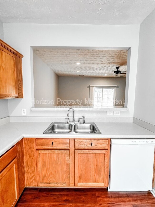 Building Photo - 19 Pearl Chambers Dr