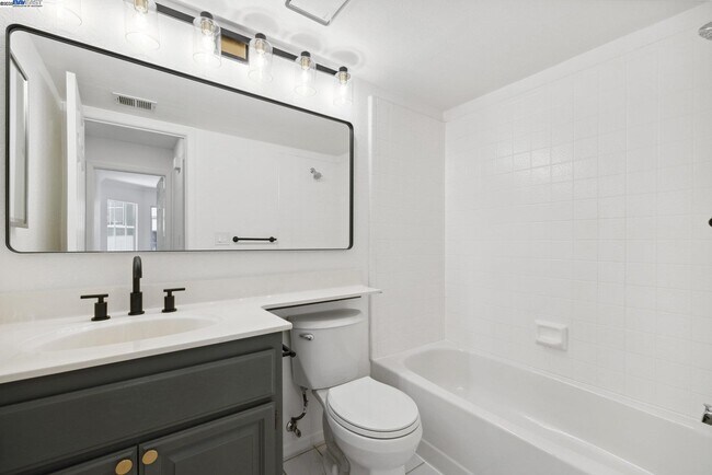 Building Photo - 1733 Magnolia Cir
