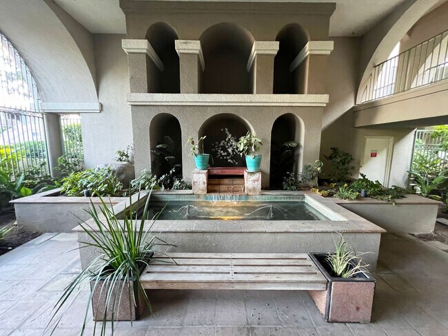 Building Photo - LB0555