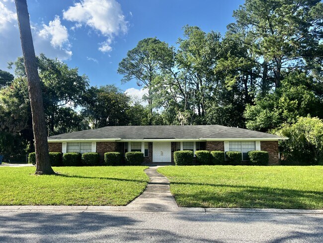 Building Photo - 5391 Golf Course Dr