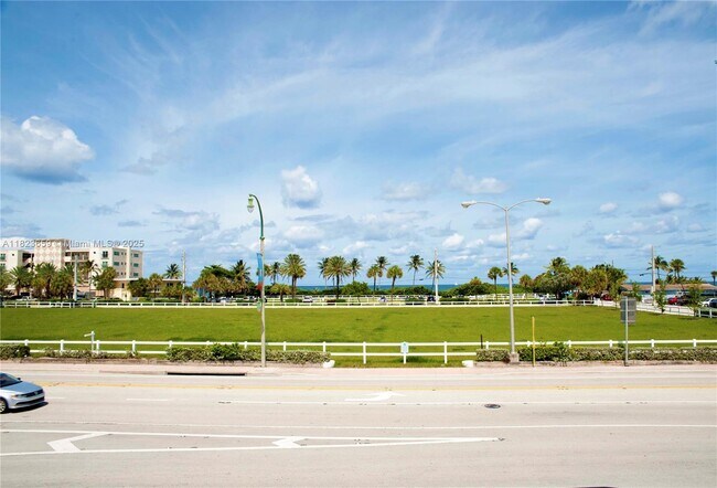 Building Photo - 4105 N Ocean Dr