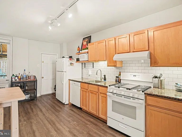 Building Photo - 115 Hermit St